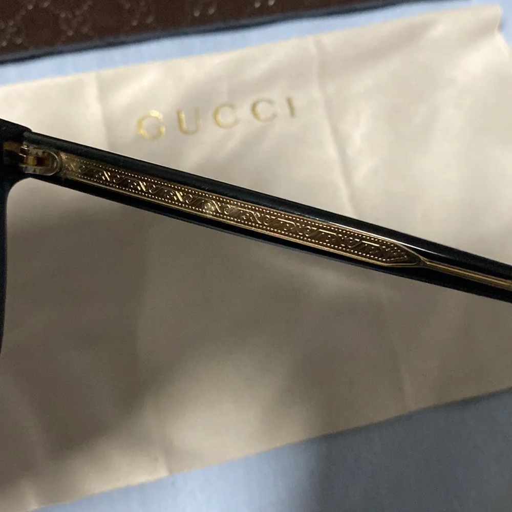 Authentic womens Gucci sunglasses - Picture 3 of 3